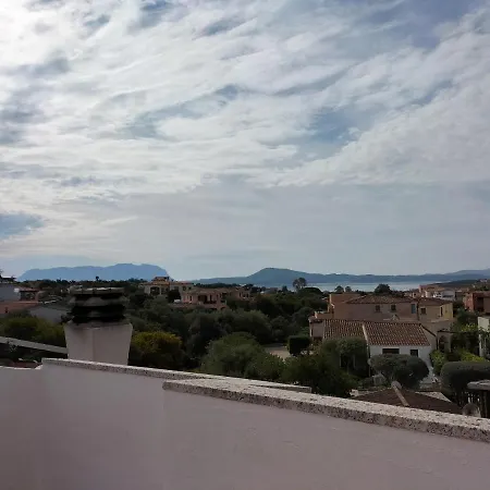 Attico Al Primo Piano Quadrilocale, Pittulongu Hébergement de vacances Olbia